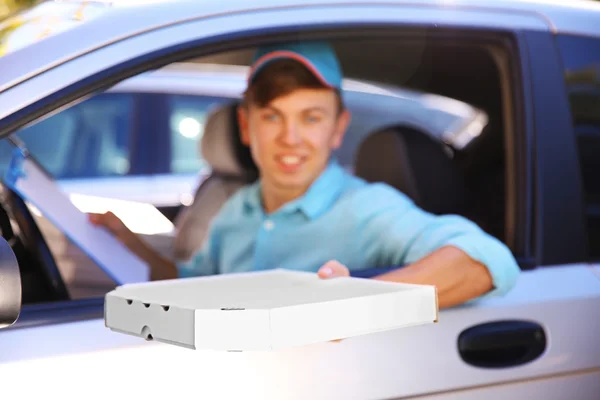 Pizza delivery boy in car — Stock Photo, Image