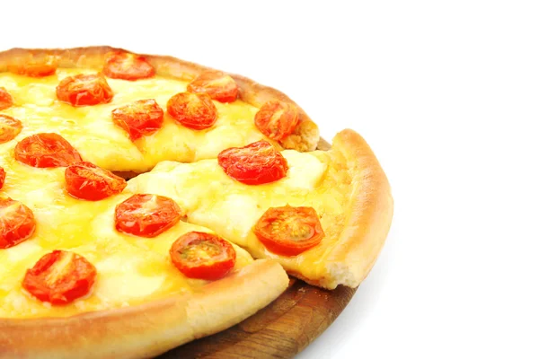 Pizza Margherita y rebanada retirada, aislada en blanco —  Fotos de Stock