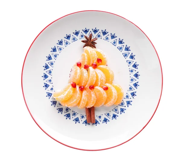 Sapin de Noël à base de mandarines, isolé sur blanc — Photo