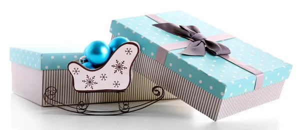 Krásné vánoční dárky s hračkami — Stock fotografie