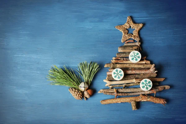 Árvore de Natal feita de ramos de madeira — Fotografia de Stock