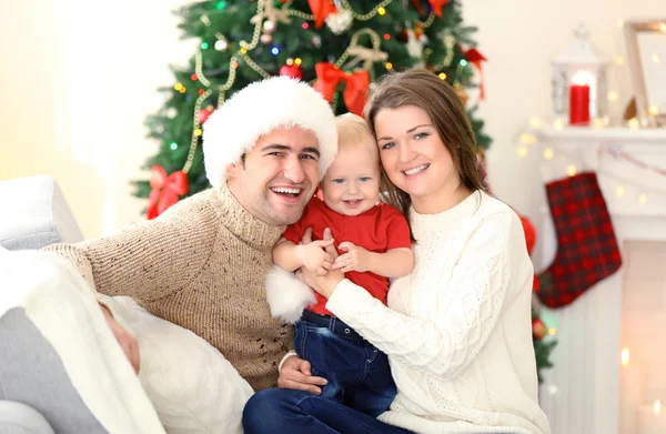 Kerst familieportret in huis vakantie woonkamer — Stockfoto