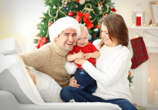 Kerst familieportret in huis vakantie woonkamer — Stockfoto