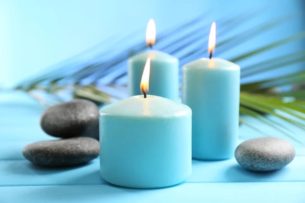 Spa samenstelling van blauwe kaarsen — Stockfoto