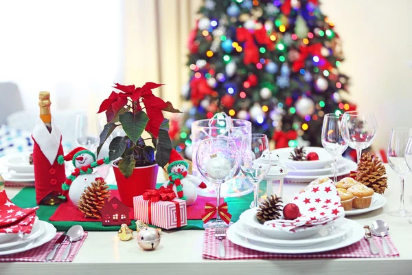 Kerst tafel dekken — Stockfoto