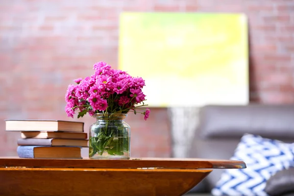 Beautiful flowers in vase — Stock Photo, Image