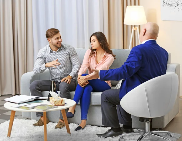 Young couple at family psychologist — Stock Photo, Image