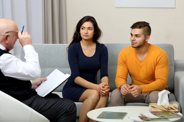 Young couple at family psychologist — Stock Photo, Image