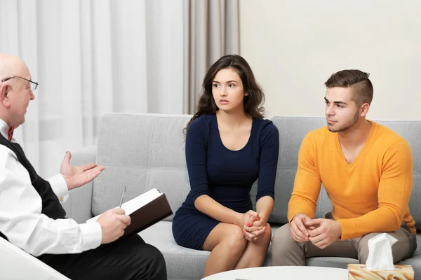 Young couple at family psychologist — Stock Photo, Image