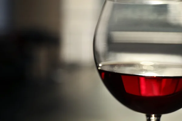 Glass of red wine on blurred background — Stock Photo, Image