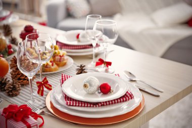 Noel yemeği evde için Tablo ayarı