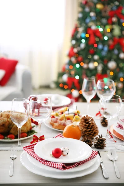 Mesa de ajuste para la cena de Navidad en casa —  Fotos de Stock