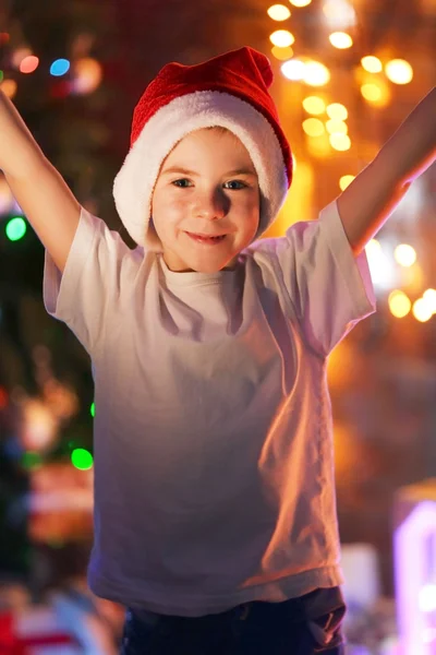 Bambino in cappello da Babbo Natale — Foto Stock