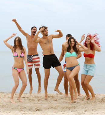 Güzel gençler eğleniyor