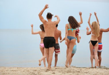 Güzel gençler eğleniyor