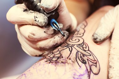 Dövme yapma süreci 