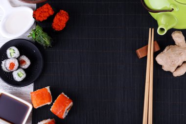 Tablo suşi parti için servis