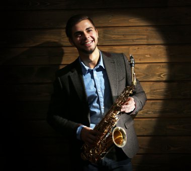 Zarif saksofoncu caz çalış 