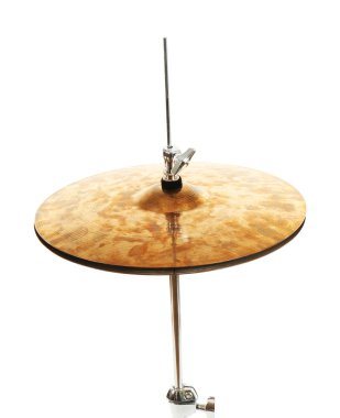 Altın davul üzerinde beyaz izole 