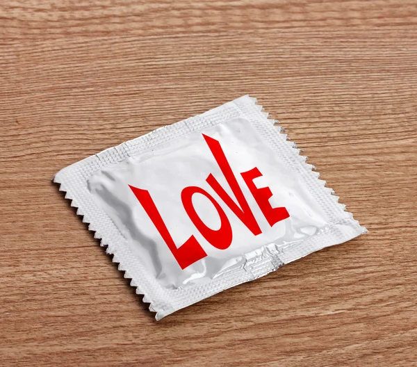 Preservativo com texto Amor — Fotografia de Stock