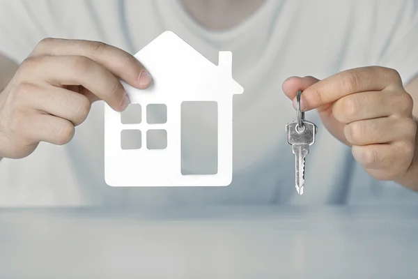 Male hands with house and keys — Stock Photo, Image