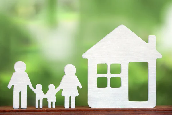 Small model of house and family — Stock Photo, Image