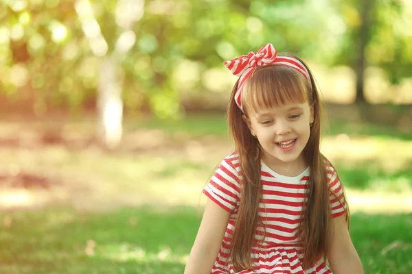 Little girl in park — Stock Photo, Image