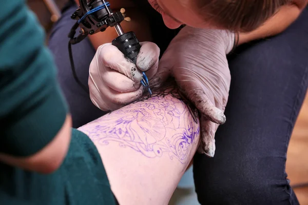 Process För Att Göra Tatuering Närbild — Stockfoto