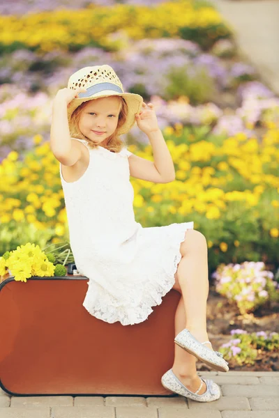 Happy girl walking in park — Stock Photo, Image