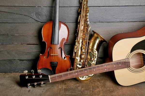Instrumenty muzyczne na tle — Zdjęcie stockowe