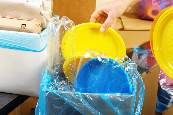 Woman sorting waste — Stock Photo, Image