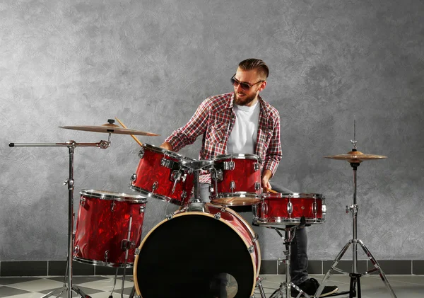 Musician playing drums — Stock Photo, Image