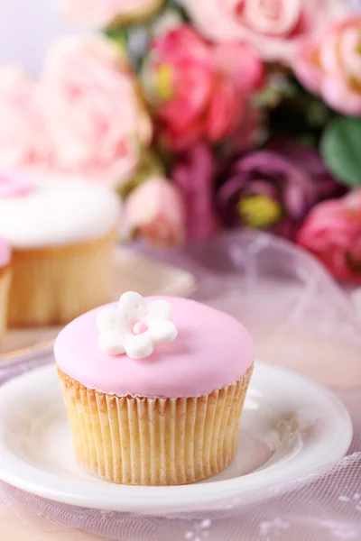 Decorato gustoso cupcake — Foto Stock