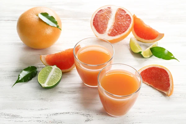 Two glasses of citrus juice — Stock Photo, Image