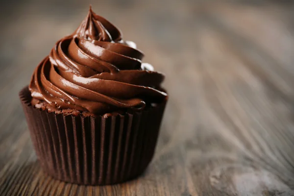 Bolo de chocolate com creme — Fotografia de Stock