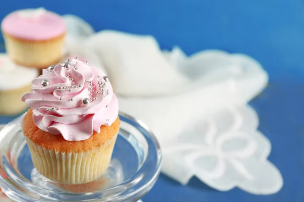 Schmackhafte Cupcakes dekoriert — Stockfoto