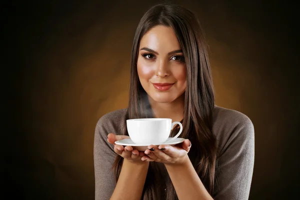 Vrouw met kopje koffie — Stockfoto