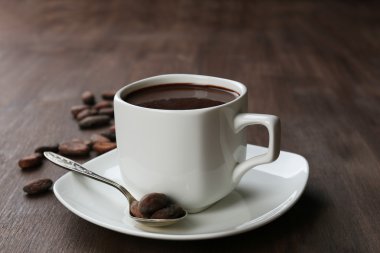 Kakao çekirdekleri ve çikolata ile 