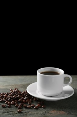 fincan kahve ve kahve taneleri