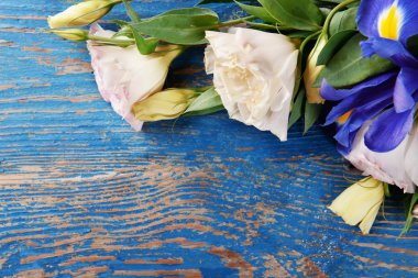 Güzel bir buket çiçek.