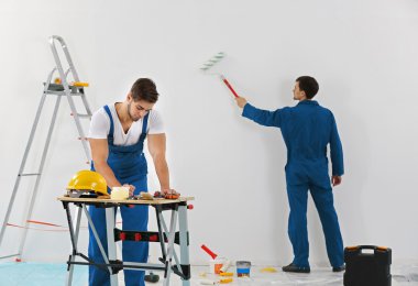 Daire yenileyerek işçi