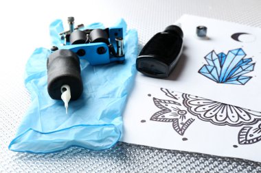 Dövme makinesi, kroki ve dövme malzemeleri 