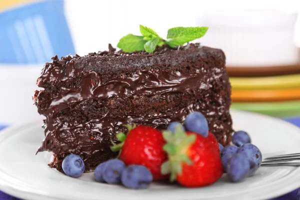 Čokoládový dort s čokoládovou smetanou — Stock fotografie