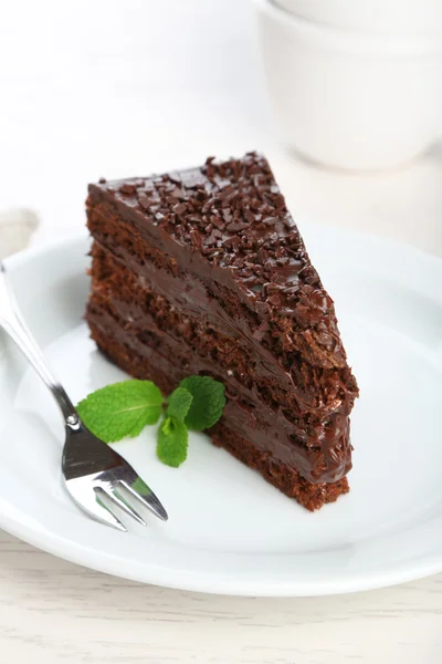 Chocolate cake with chocolate cream — Stock Photo, Image