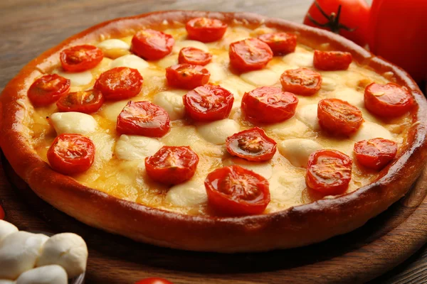 Välsmakande Pizza margherita — Stockfoto