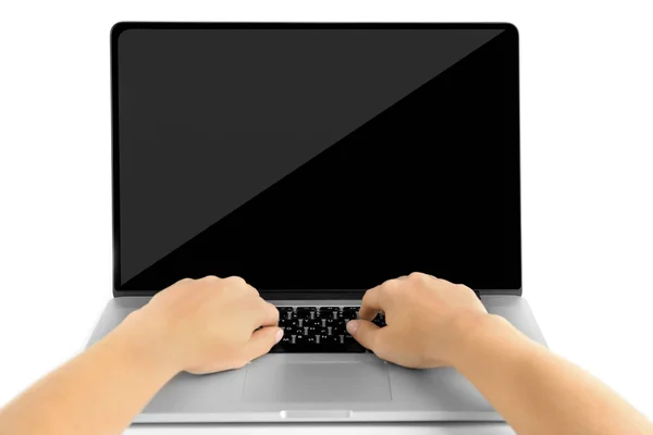 Mains féminines travaillant sur ordinateur portable — Photo