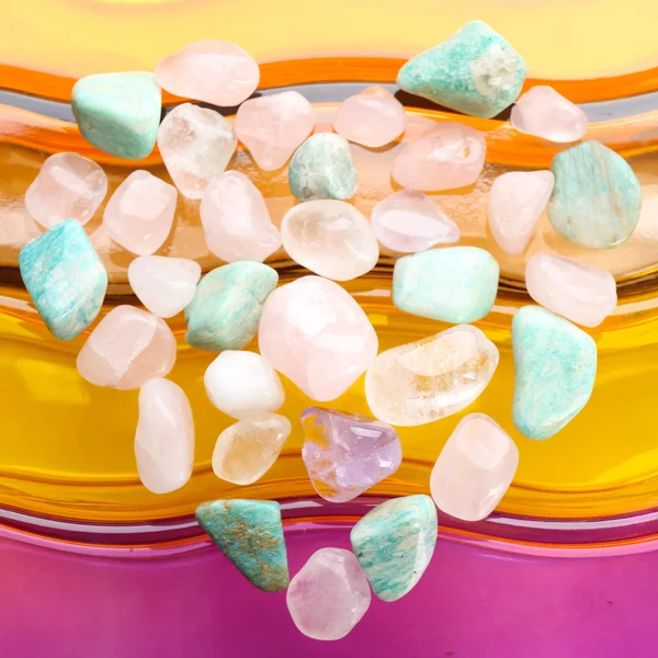 Composición en forma de corazón de piedras semipreciosas — Foto de Stock