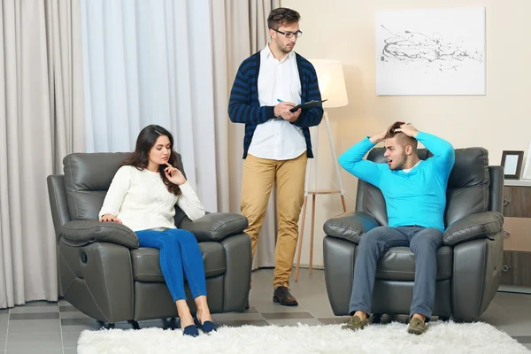 Young couple at family psychologist — Stock Photo, Image