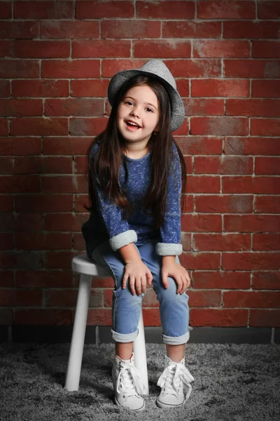 Retrato de menina criança de moda pouco — Fotografia de Stock