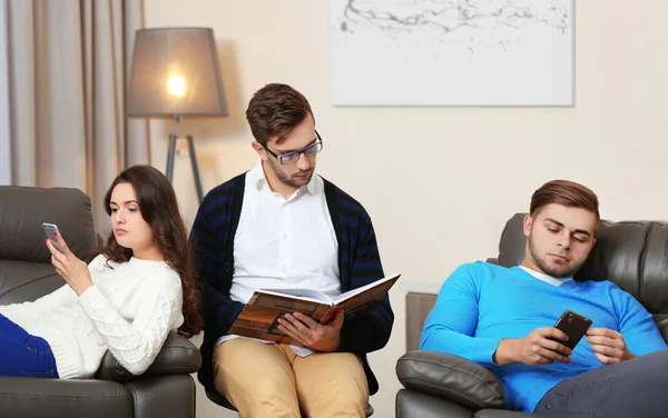 Young couple at family psychologist — Stock Photo, Image